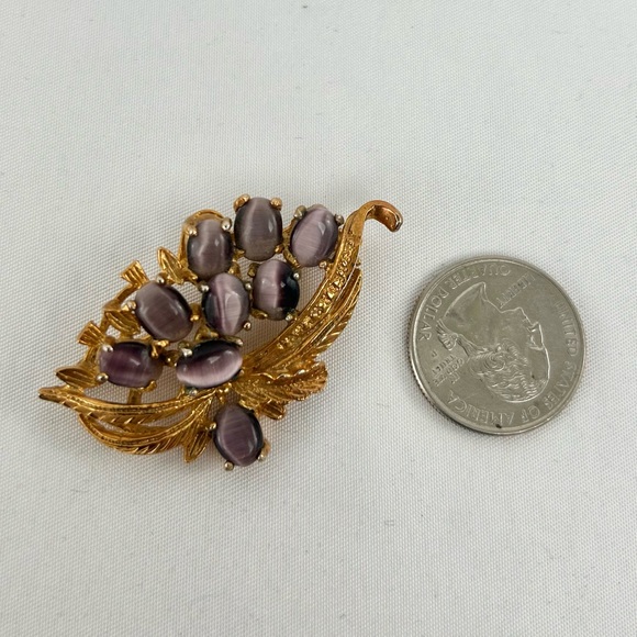 Vintage Purple Cat Eye Stone Gold Brooch - Picture 4 of 4